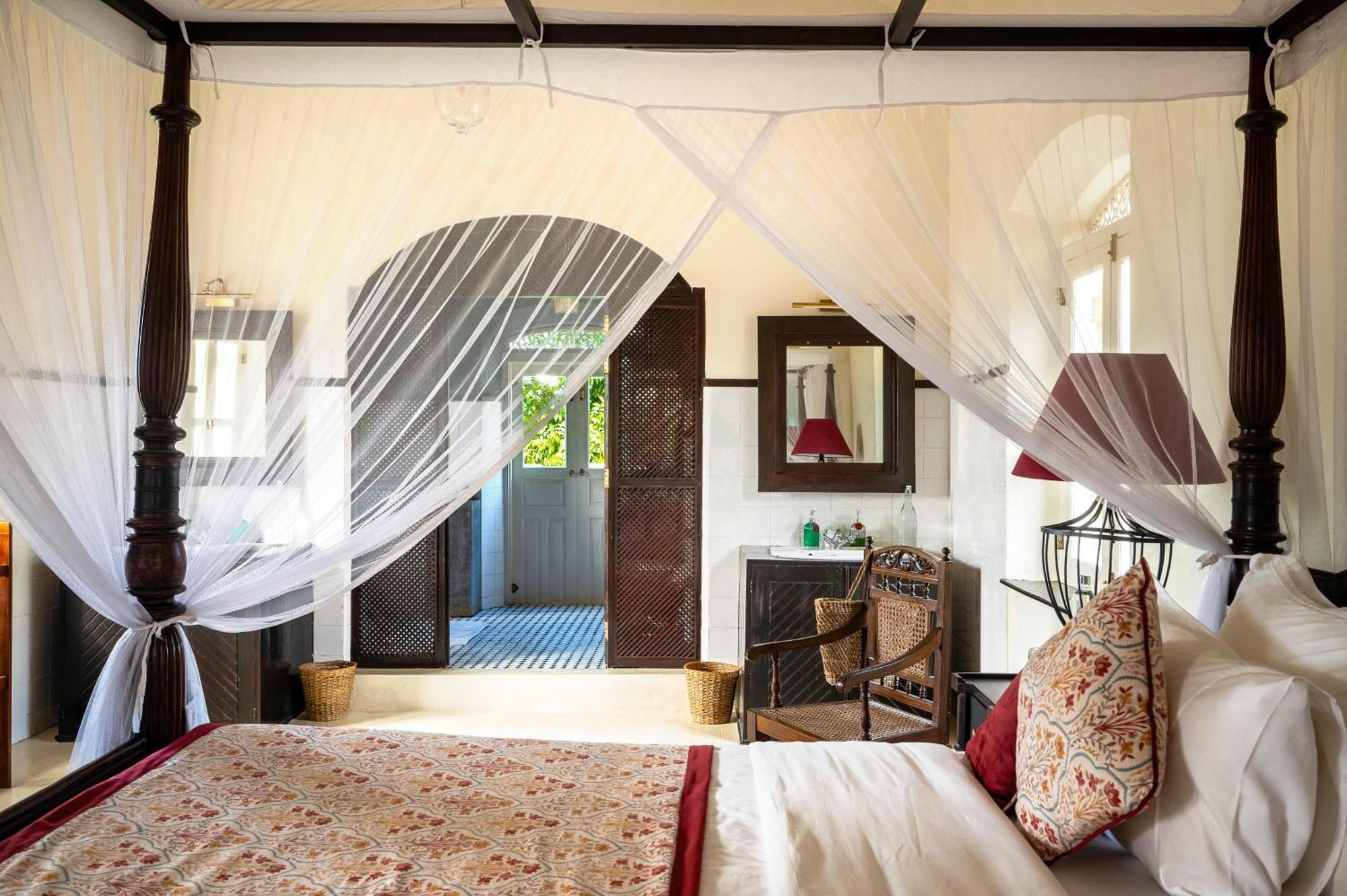 होटल The Sun House 5*